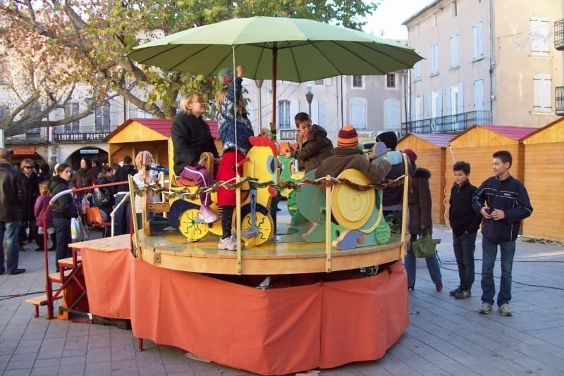 Enfants sur le manège