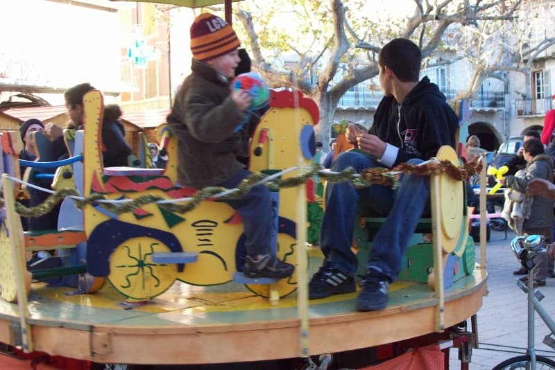 Enfants sur le manège