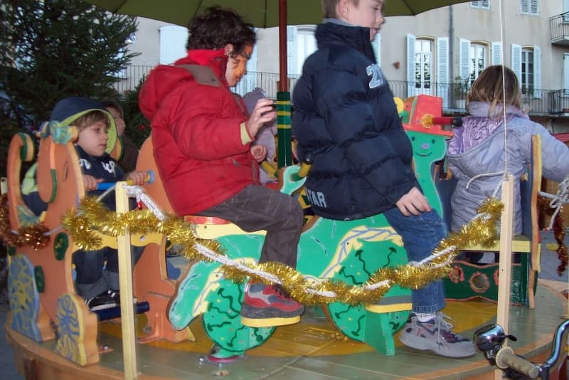 Enfants sur le manège