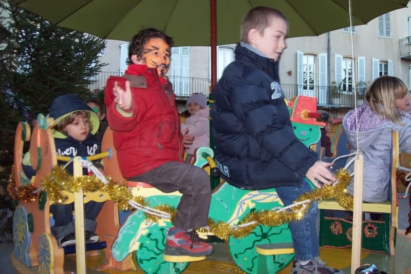 Enfants sur le manège